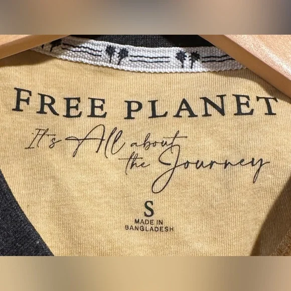 Free Planet Pineapple T-shirt Men’s/Unisex Small - Picture 4 of 7